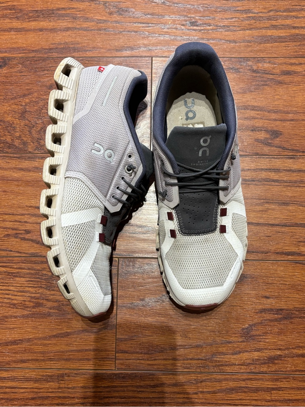 On Running women’s Cloud 6 Running Shoes in Light Gray and dark gray